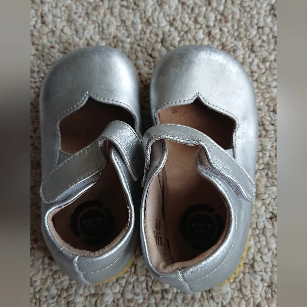 Livie & Luca Astrid Silver Metallic Mary Janes Velcro size 7/8